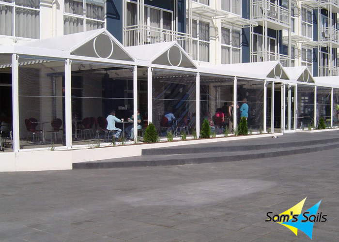 Outdoor blinds for restaurants